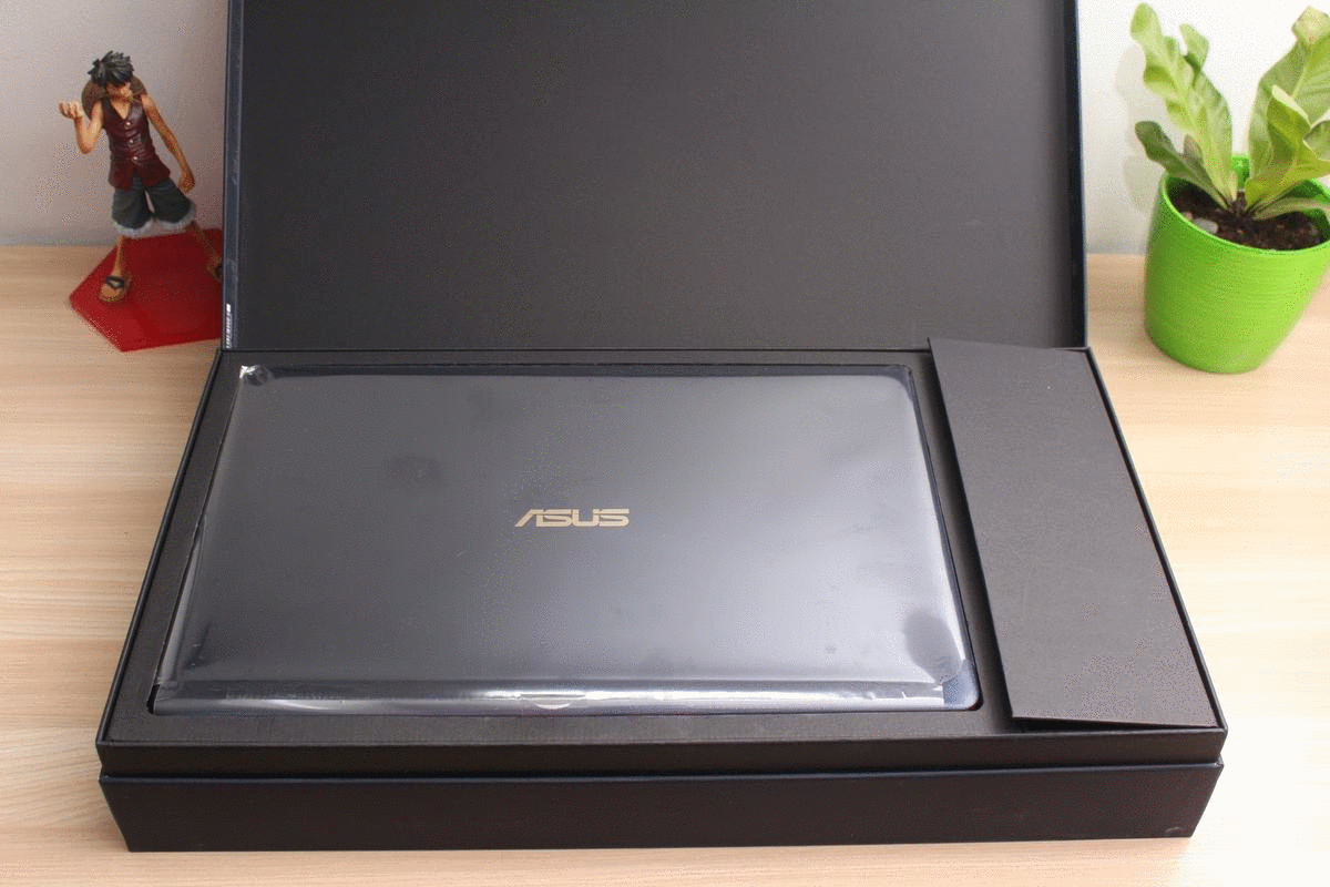 Asus Zenbook 3 Deluxe Ux490Uar-Be082T