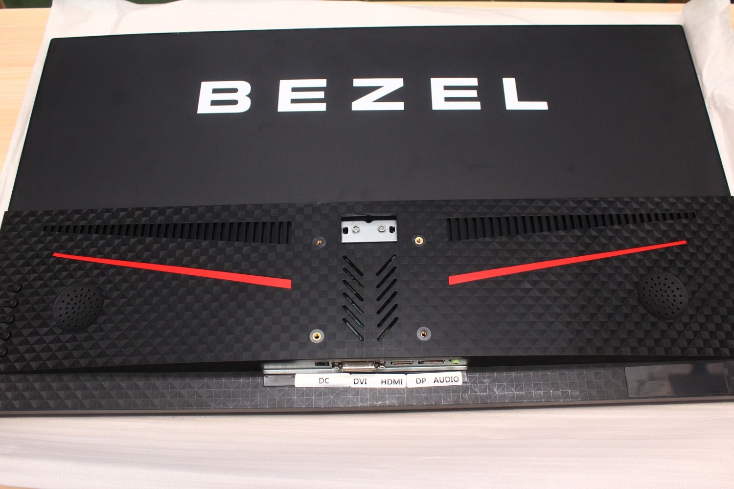 BEZEL 27MD845 unboxing foam inside monitor