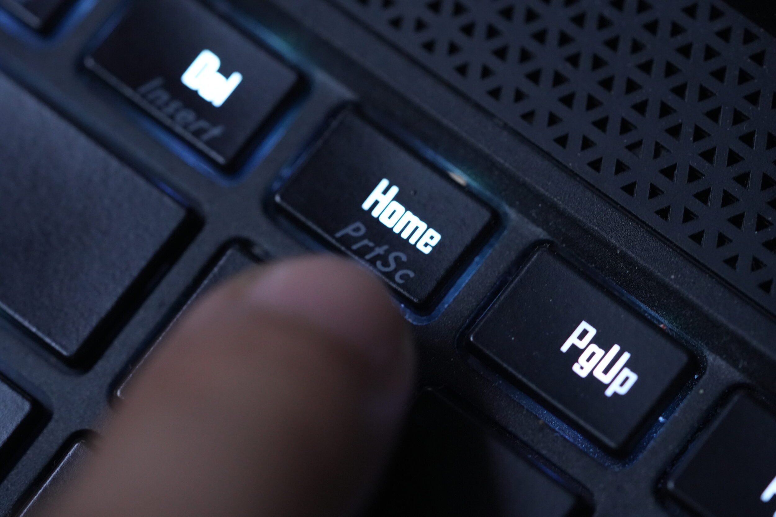 How To Take A Screenshot On A Windows Laptop Easy Quick Back2Gaming how-to-take-and-edit-screenshots-on-a-laptop